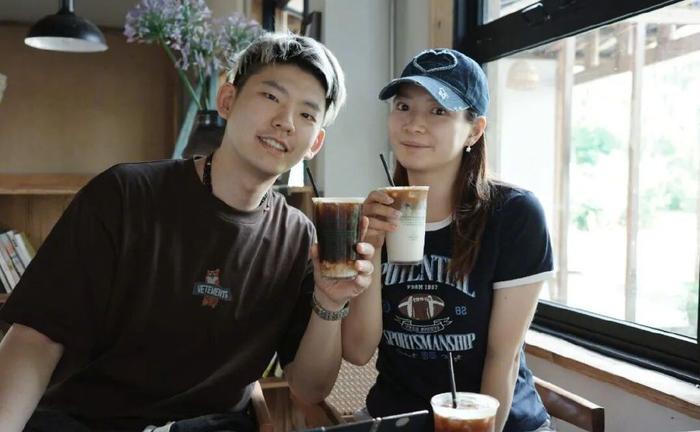 奥运名将多面人生:甜蜜新婚 从商当院长身份不设限