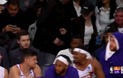 1710139937495078533.gif 太阳蹭到了!石头姐再次奥斯卡封后 她是太阳铁粉