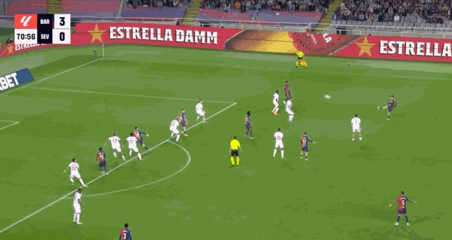 华体会hth体育-【西甲】巴萨5比1塞维利亚，莱万梅开二度，加维复出