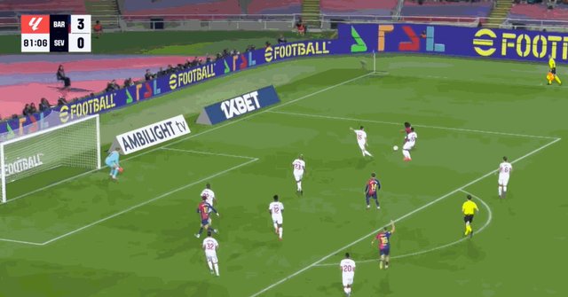 华体会hth体育-【西甲】巴萨5比1塞维利亚，莱万梅开二度，加维复出