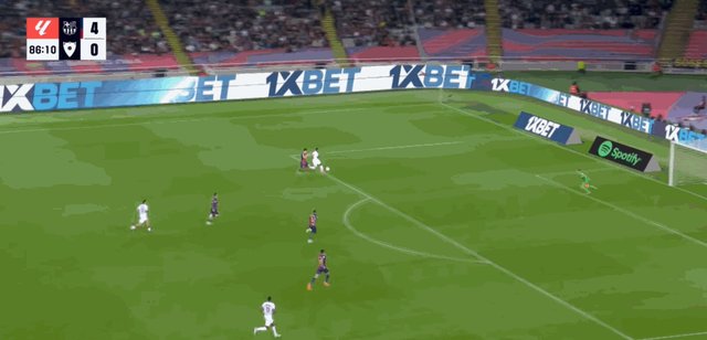 华体会hth体育-【西甲】巴萨5比1塞维利亚，莱万梅开二度，加维复出