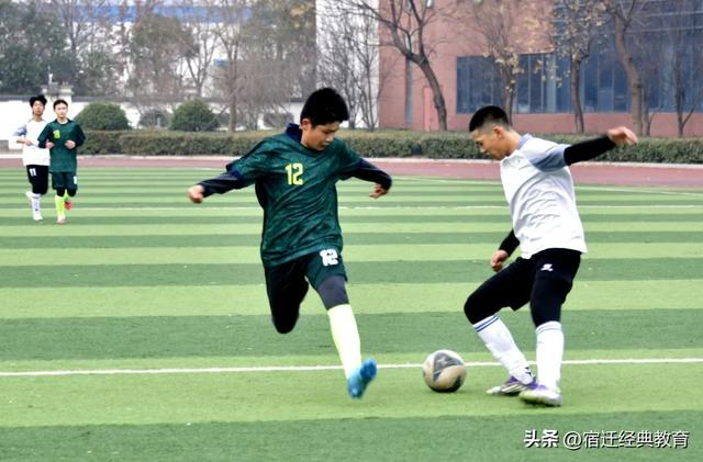华体会官网下载-绿茵为媒,友谊搭桥——记钟吾初中校际足球交流赛|校园足球|队员|足球小将|三棵树|经开区_新浪体育_新浪新闻