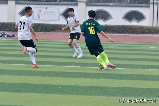 华体会官网下载-绿茵为媒,友谊搭桥——记钟吾初中校际足球交流赛|校园足球|队员|足球小将|三棵树|经开区_新浪体育_新浪新闻