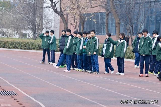 华体会官网下载-绿茵为媒,友谊搭桥——记钟吾初中校际足球交流赛|校园足球|队员|足球小将|三棵树|经开区_新浪体育_新浪新闻