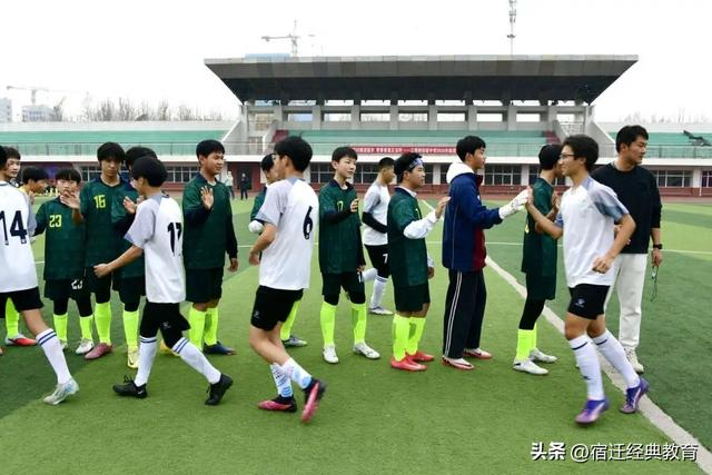 华体会官网下载-绿茵为媒,友谊搭桥——记钟吾初中校际足球交流赛|校园足球|队员|足球小将|三棵树|经开区_新浪体育_新浪新闻