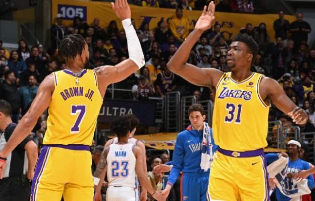 华体会官网下载-命运反转！浓眉替身离开湖人或躺冠 首发场均14+8