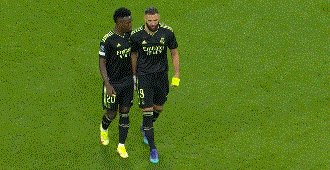 1662495073984013245.gif 华体会app官网入口-【欧冠】本泽马伤退 小熊+魔笛破门 皇马客场3比0胜